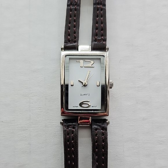 Elegant Brown Leather Strap Watch - Picture 2 of 6